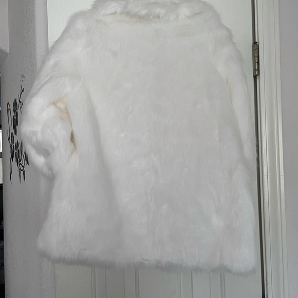 - Faux fur coat - Picture 2 of 6